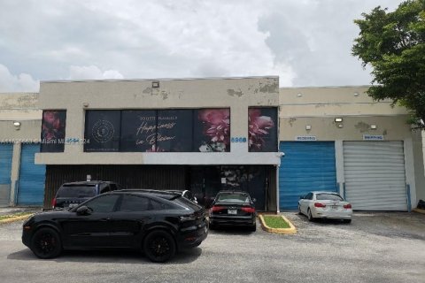 Propiedad comercial en venta en Miami, Florida № 1305989 - foto 1