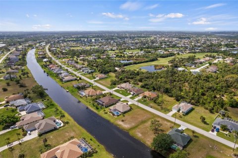 Terreno en venta en Rotonda, Florida № 1064260 - foto 1