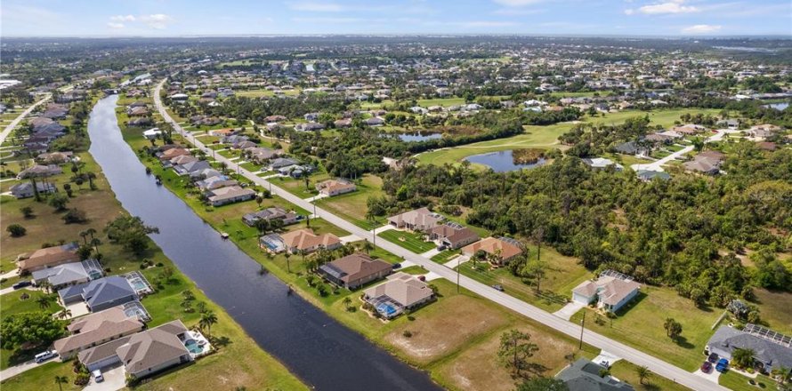 Terreno en Rotonda, Florida № 1064260