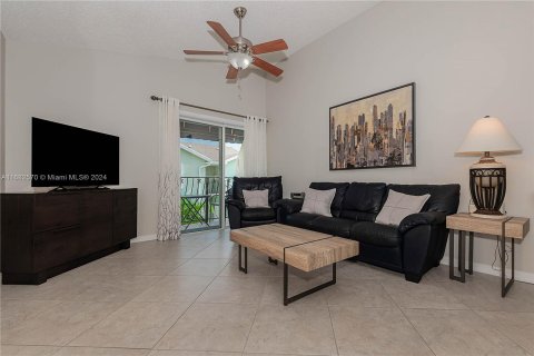 Condo in Hypoluxo, Florida, 3 bedrooms  № 1418585 - photo 10