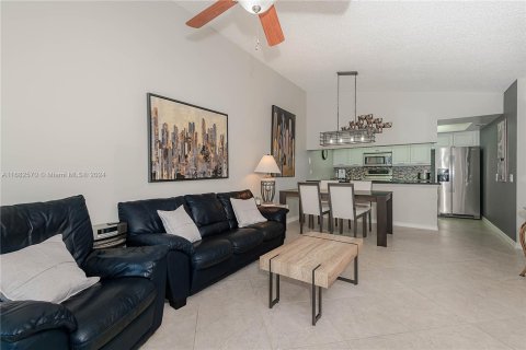 Condo in Hypoluxo, Florida, 3 bedrooms  № 1418585 - photo 9