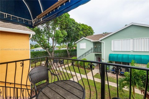 Condo in Hypoluxo, Florida, 3 bedrooms  № 1418585 - photo 13