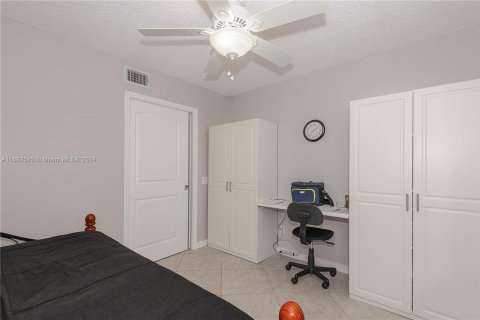 Condo in Hypoluxo, Florida, 3 bedrooms  № 1418585 - photo 24