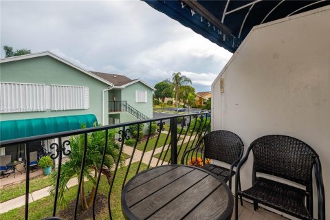 Condo in Hypoluxo, Florida, 3 bedrooms  № 1418585 - photo 12