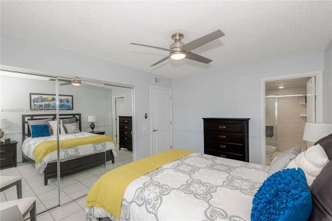 Condo in Hypoluxo, Florida, 3 bedrooms  № 1418585 - photo 17