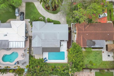 House in Lighthouse Point, Florida 3 bedrooms, 156.63 sq.m. № 1059181 - photo 2