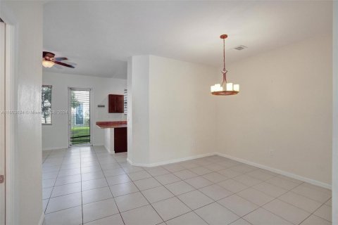 Townhouse in Miami Gardens, Florida 3 bedrooms, 147.62 sq.m. № 1225026 - photo 5