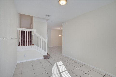 Townhouse in Miami Gardens, Florida 3 bedrooms, 147.62 sq.m. № 1225026 - photo 2