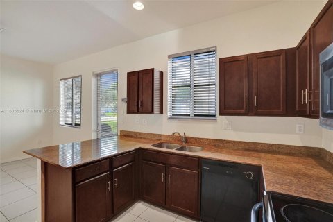 Adosado en venta en Miami Gardens, Florida, 3 dormitorios, 147.62 m2 № 1225026 - foto 14