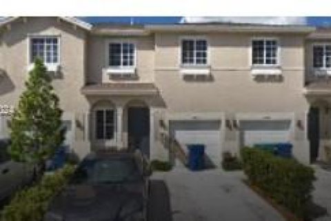 Townhouse in Miami Gardens, Florida 3 bedrooms, 147.62 sq.m. № 1225026 - photo 1