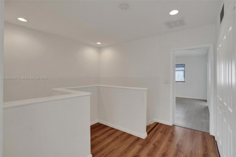 Adosado en venta en Miami Gardens, Florida, 3 dormitorios, 147.62 m2 № 1225026 - foto 19