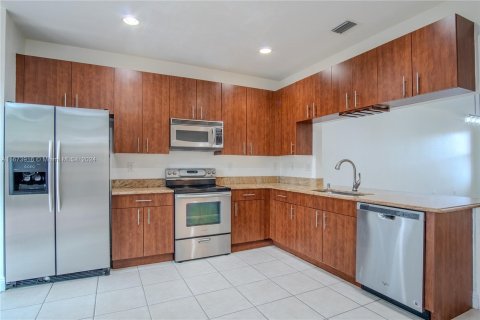 Townhouse in Miami, Florida 3 bedrooms, 173.73 sq.m. № 1397037 - photo 7