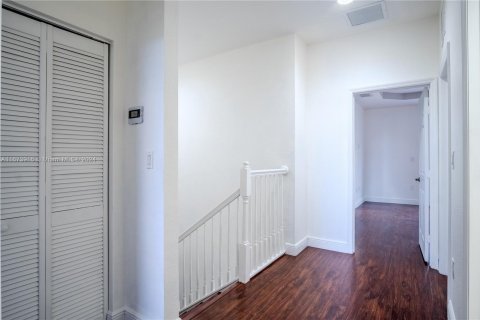 Townhouse in Miami, Florida 3 bedrooms, 173.73 sq.m. № 1397037 - photo 14