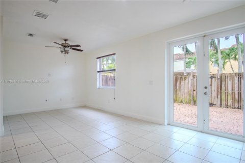 Townhouse in Miami, Florida 3 bedrooms, 173.73 sq.m. № 1397037 - photo 11