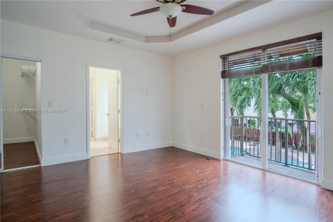 Townhouse in Miami, Florida 3 bedrooms, 173.73 sq.m. № 1397037 - photo 15