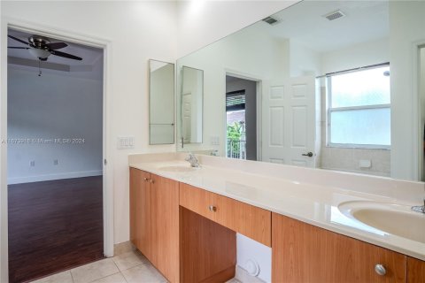 Townhouse in Miami, Florida 3 bedrooms, 173.73 sq.m. № 1397037 - photo 22