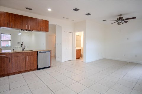 Townhouse in Miami, Florida 3 bedrooms, 173.73 sq.m. № 1397037 - photo 10