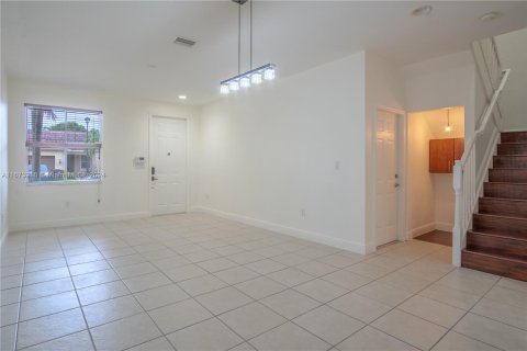 Townhouse in Miami, Florida 3 bedrooms, 173.73 sq.m. № 1397037 - photo 2