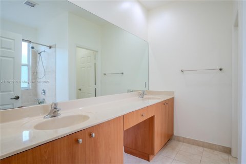 Townhouse in Miami, Florida 3 bedrooms, 173.73 sq.m. № 1397037 - photo 19