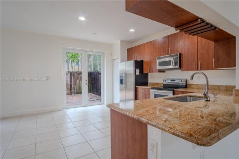 Townhouse in Miami, Florida 3 bedrooms, 173.73 sq.m. № 1397037 - photo 6