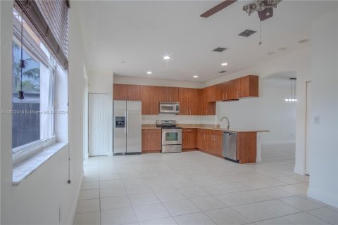 Townhouse in Miami, Florida 3 bedrooms, 173.73 sq.m. № 1397037 - photo 8