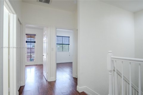 Townhouse in Miami, Florida 3 bedrooms, 173.73 sq.m. № 1397037 - photo 26