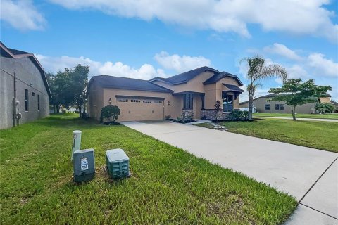 House in Kissimmee, Florida 4 bedrooms, 175.49 sq.m. № 1356084 - photo 4