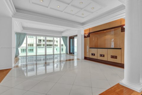 Condominio en venta en Bal Harbour, Florida, 2 dormitorios, 190.45 m2 № 1240609 - foto 14