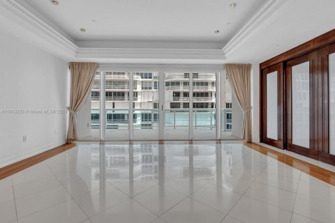 Condominio en venta en Bal Harbour, Florida, 2 dormitorios, 190.45 m2 № 1240609 - foto 11