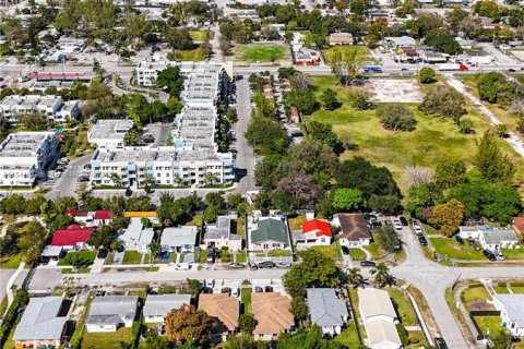 Commercial property in Miami, Florida № 1045238 - photo 6