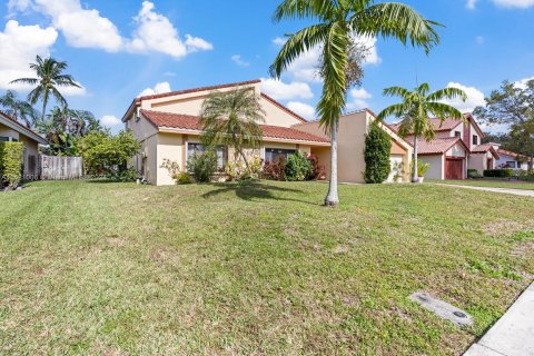 House in Plantation, Florida 4 bedrooms, 302.4 sq.m. № 1241865 - photo 9