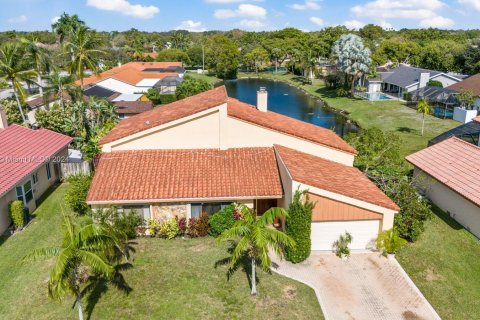 Villa ou maison à vendre à Plantation, Floride: 4 chambres, 302.4 m2 № 1241865 - photo 4