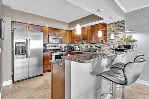 Condo in Aventura, Florida, 1 bedroom  № 1405910 - photo 6