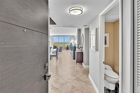 Condo in Aventura, Florida, 1 bedroom  № 1405910 - photo 2