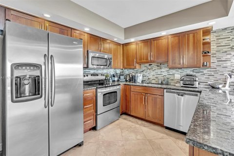 Condo in Aventura, Florida, 1 bedroom  № 1405910 - photo 8