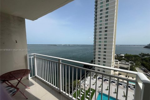 Condo in Miami, Florida, 2 bedrooms  № 1405959 - photo 1