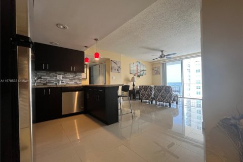 Condo in Miami, Florida, 2 bedrooms  № 1405959 - photo 7