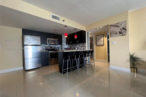 Condo in Miami, Florida, 2 bedrooms  № 1405959 - photo 6