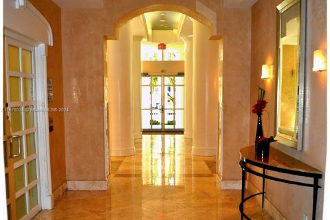 Condo in Miami, Florida, 2 bedrooms  № 1405959 - photo 21