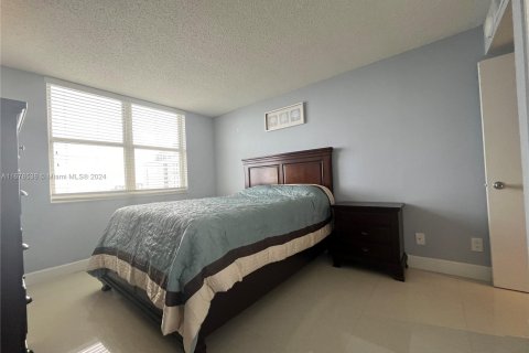 Condo in Miami, Florida, 2 bedrooms  № 1405959 - photo 12