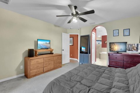 Villa ou maison à vendre à Lehigh Acres, Floride: 4 chambres, 179.49 m2 № 1190685 - photo 14