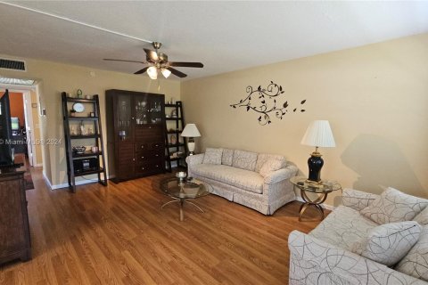 Condo in Deerfield Beach, Florida, 2 bedrooms  № 1237261 - photo 1