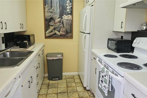 Condo in Deerfield Beach, Florida, 2 bedrooms  № 1237261 - photo 3