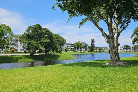 Condo in Deerfield Beach, Florida, 2 bedrooms  № 1237261 - photo 11