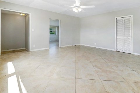 House in Lauderdale Lakes, Florida 3 bedrooms, 106.47 sq.m. № 1160793 - photo 17