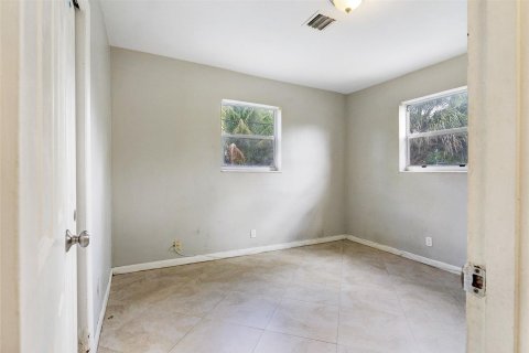 House in Lauderdale Lakes, Florida 3 bedrooms, 106.47 sq.m. № 1160793 - photo 7