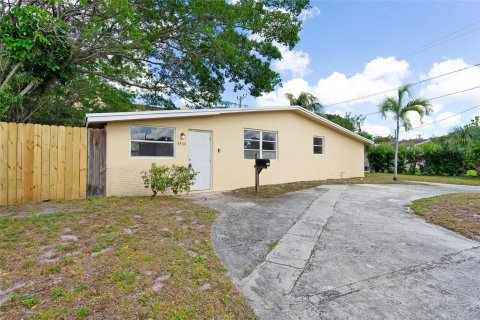 House in Lauderdale Lakes, Florida 3 bedrooms, 106.47 sq.m. № 1160793 - photo 20