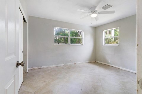 House in Lauderdale Lakes, Florida 3 bedrooms, 106.47 sq.m. № 1160793 - photo 10