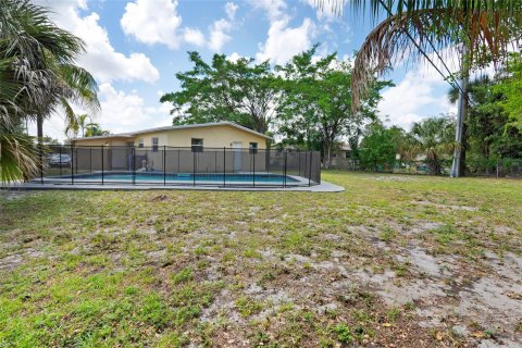 House in Lauderdale Lakes, Florida 3 bedrooms, 106.47 sq.m. № 1160793 - photo 2