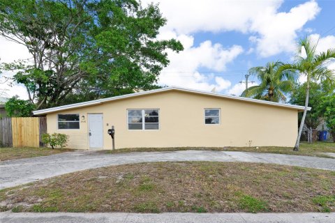 House in Lauderdale Lakes, Florida 3 bedrooms, 106.47 sq.m. № 1160793 - photo 21